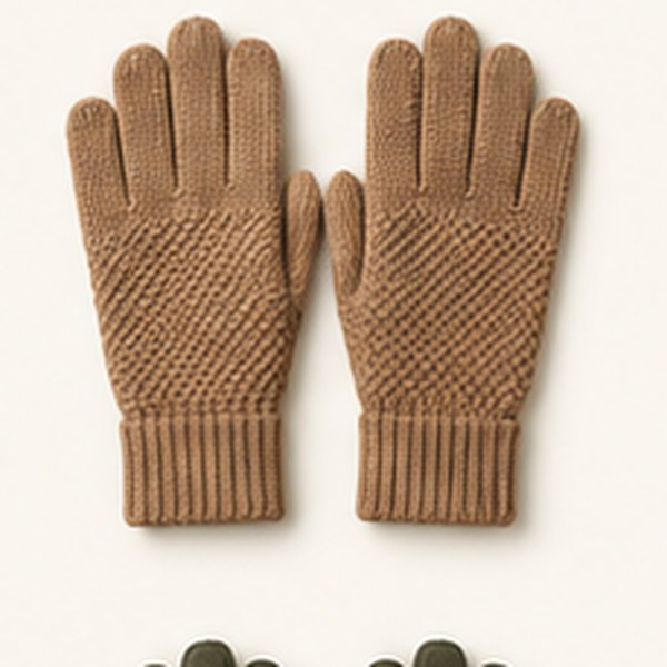 Suède-look handschoenen in olijf, studiofoto op lichte achtergrond